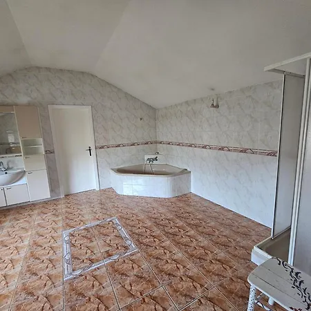 Sredi Ravnice Appartement